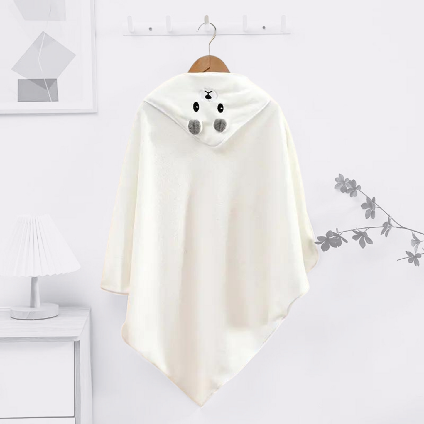 HOODED BEAR TOWEL . White