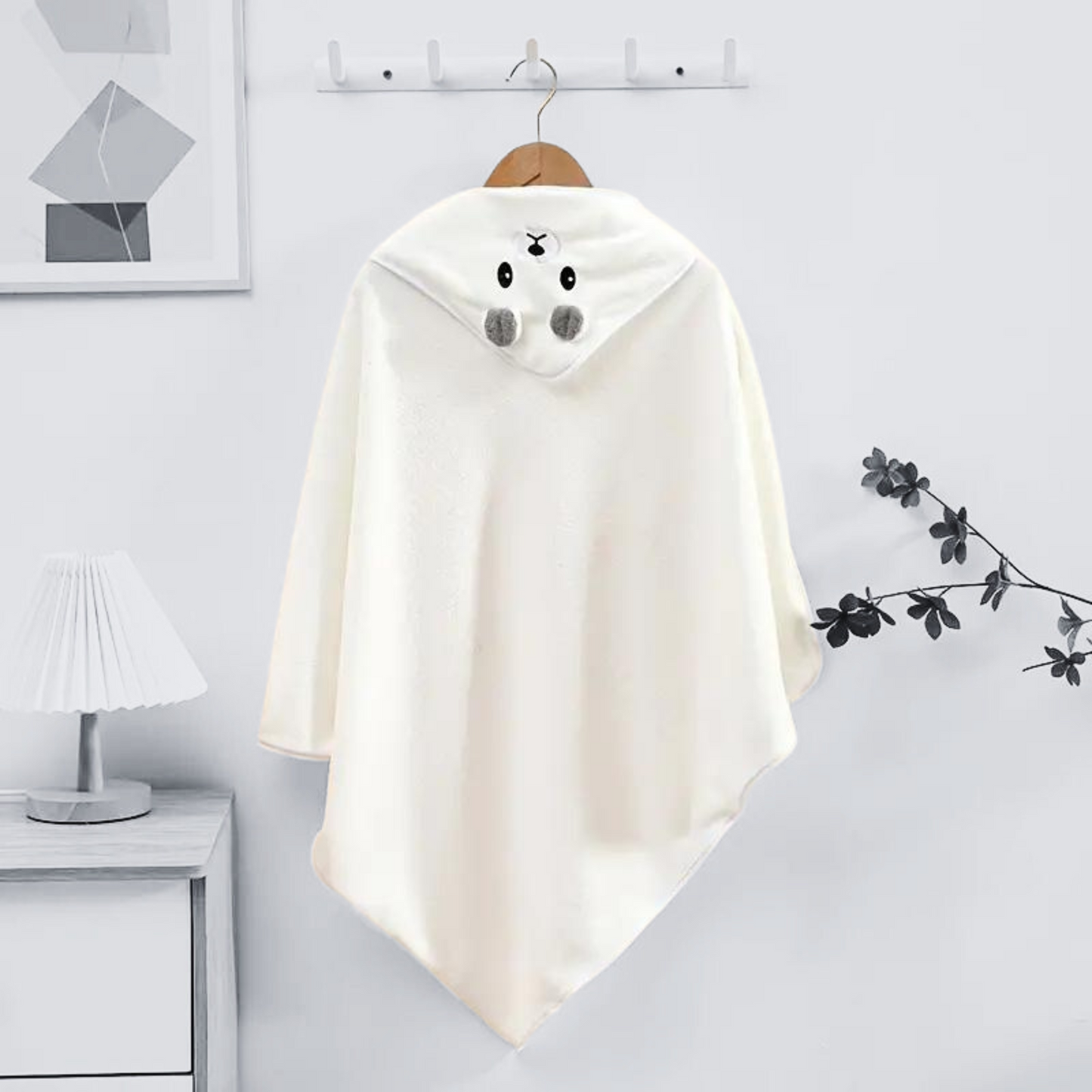 HOODED BEAR TOWEL . White