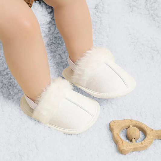 FLEECE SLIPPERS . White